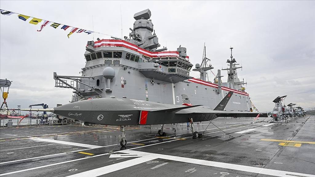 Турция спустила на воду свой первый десантный корабль