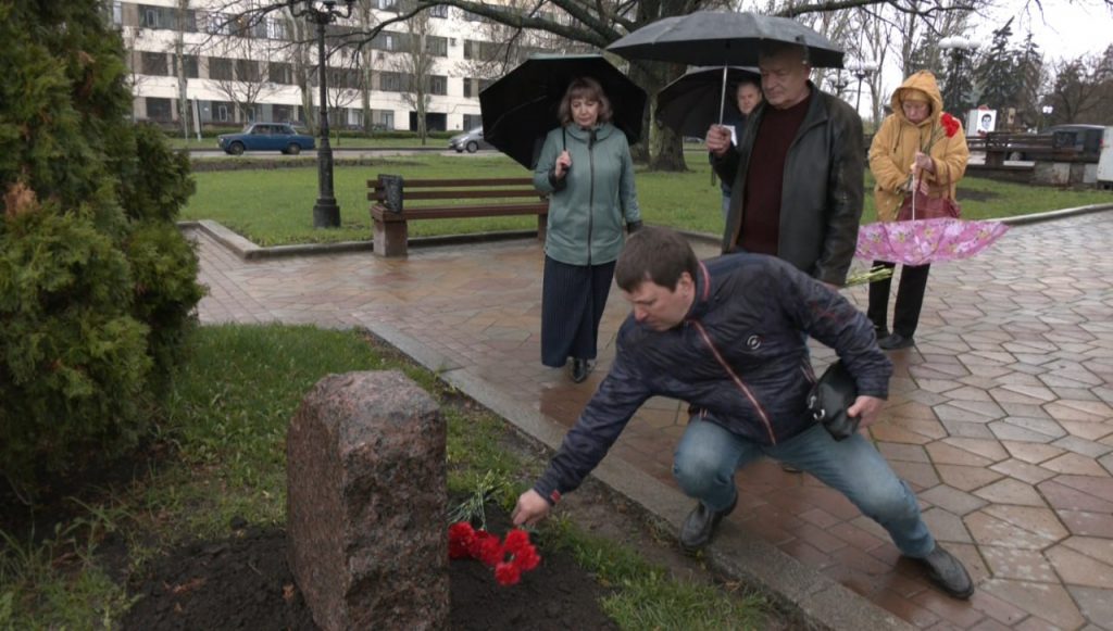Донецк в честь актёра Сергея Пускепалиса установил памятный знак