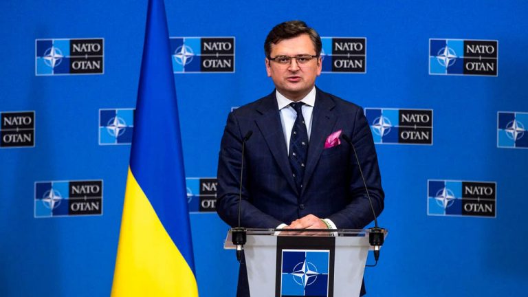 Глава МИД Украины в ультимативной форме потребовал принять его страну в НАТО