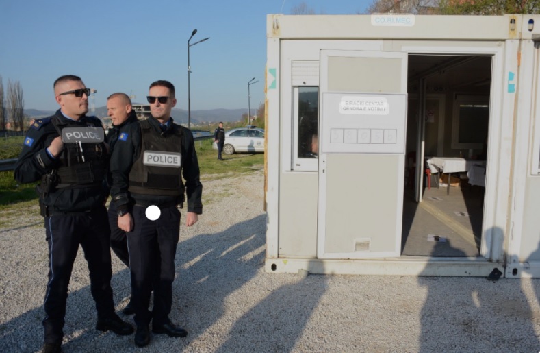 полиция Косово и миссия KFOR во время выборов в апреле 2023 года на севере Косово