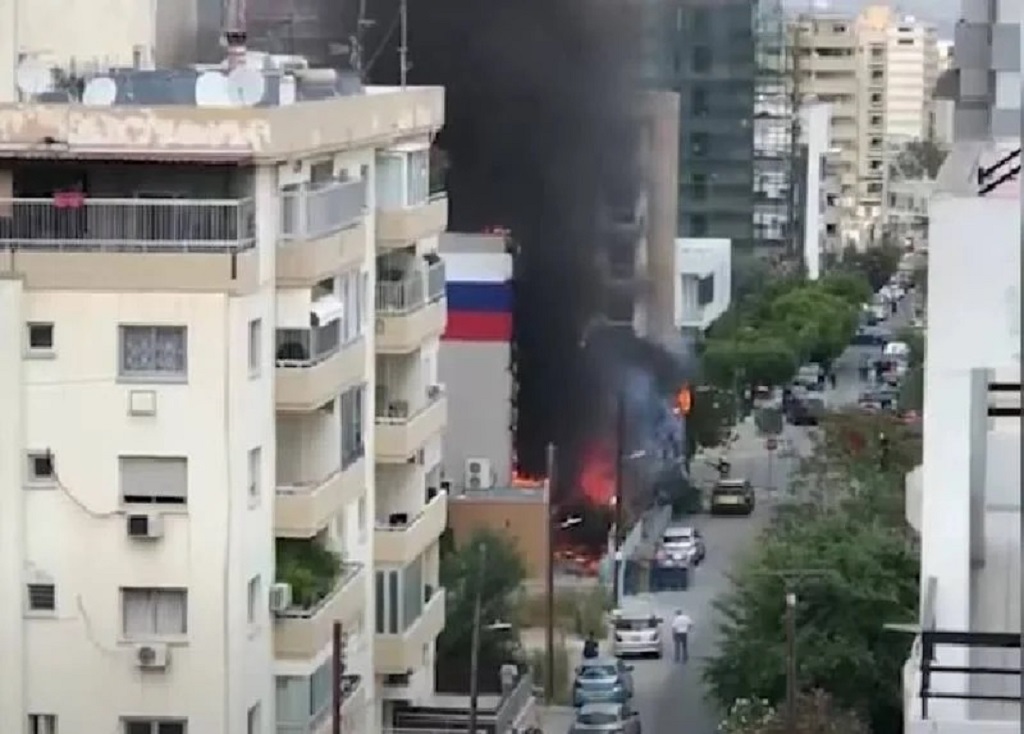 Неизвестные устроили пожар в Российском культурном центре Никосии