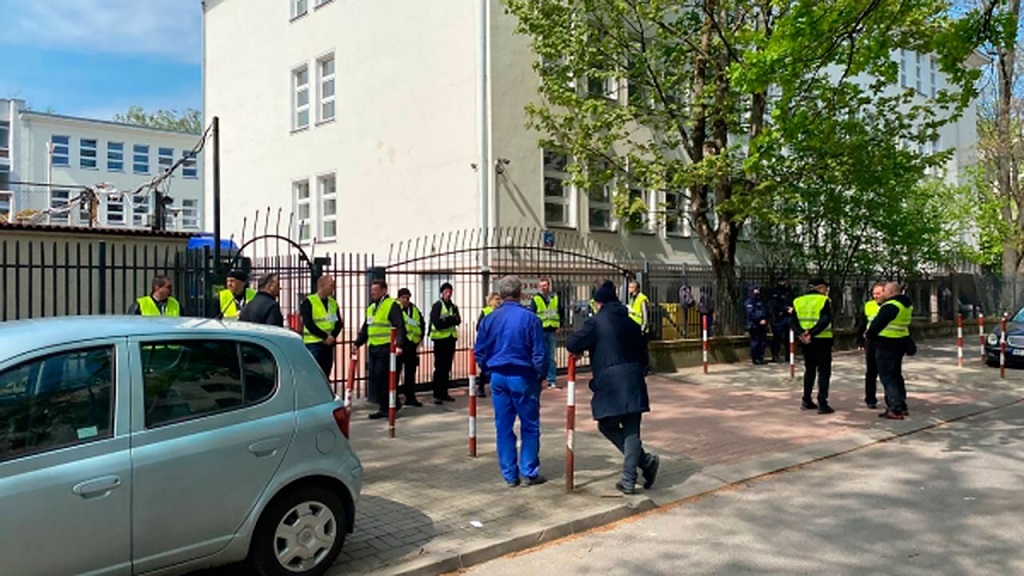 Посольство РФ: сотрудники русской школы в Варшаве покинули здание