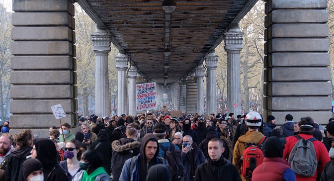 протесты во Франции против пенсионной реформы