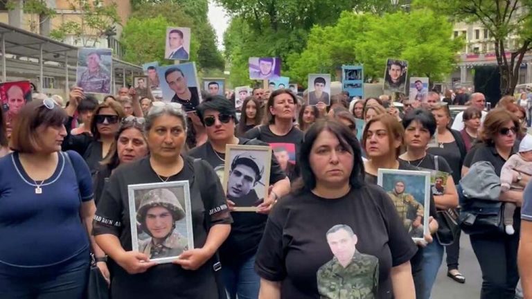 Жители Армении потребовали отставки Пашиняна