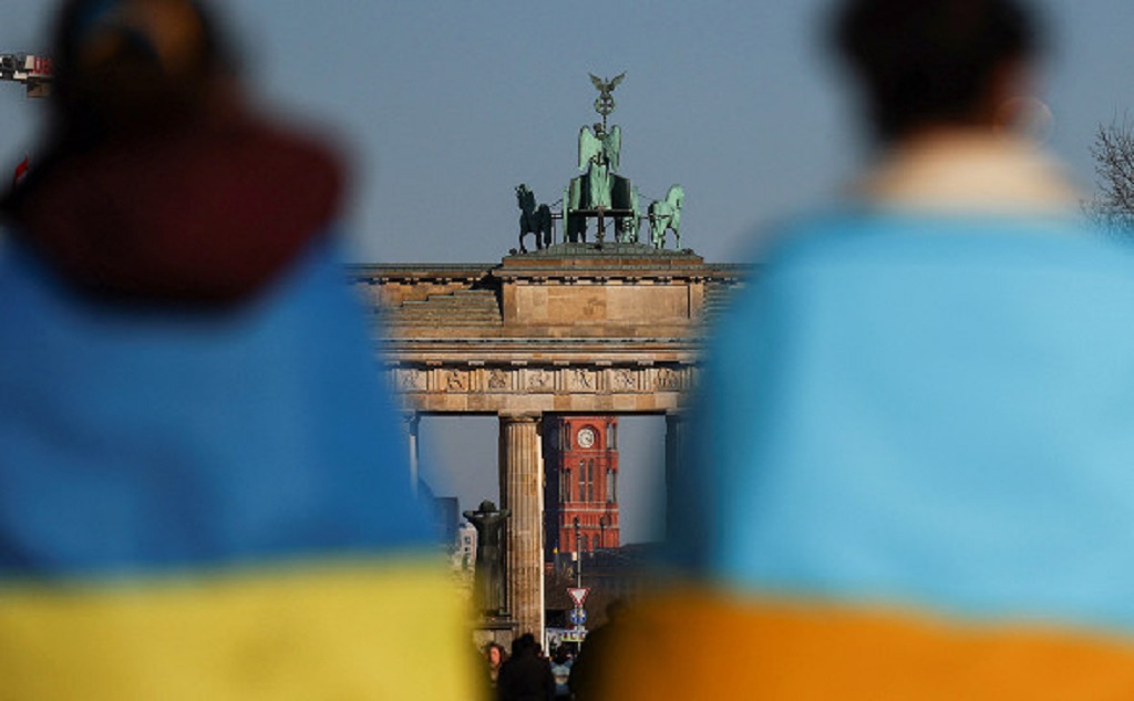 Берлин запретил на 8 и 9 мая российские и украинские флаги
