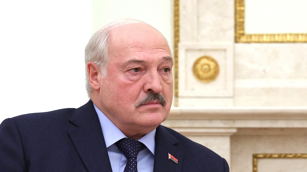 Глава Белоруссии Лукашенко появился на публике спустя шесть суток отсутствия