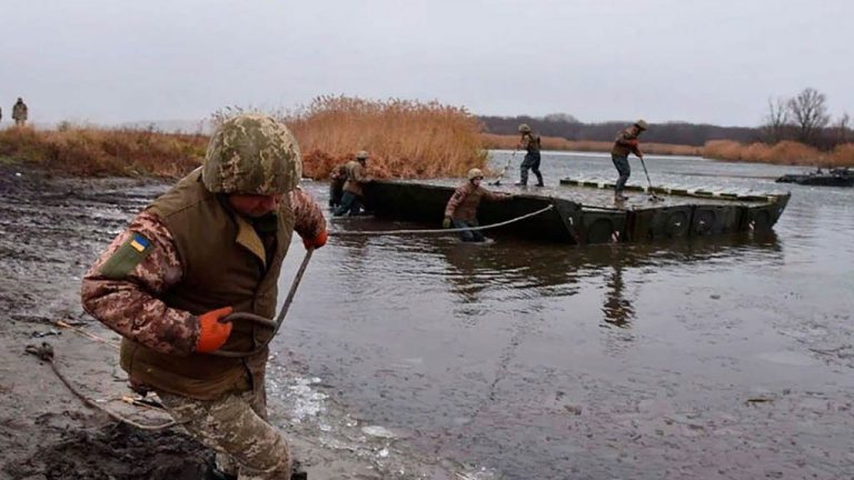 ВСУ тренирует боевиков по высадке речного десанта на Днепре