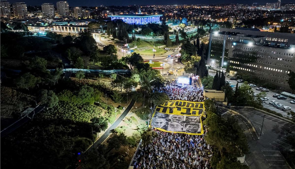 митинг в Израиле против новых госрасходов на религиозных евреев