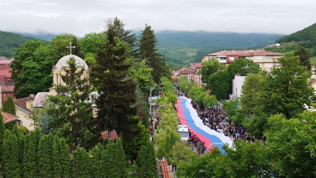протест сербов в Звечане