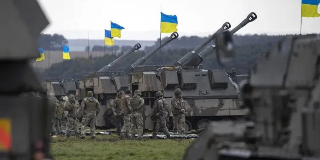 СМИ: российские войска бьют по военным объектам ВСУ в Балаклее Харьковской области