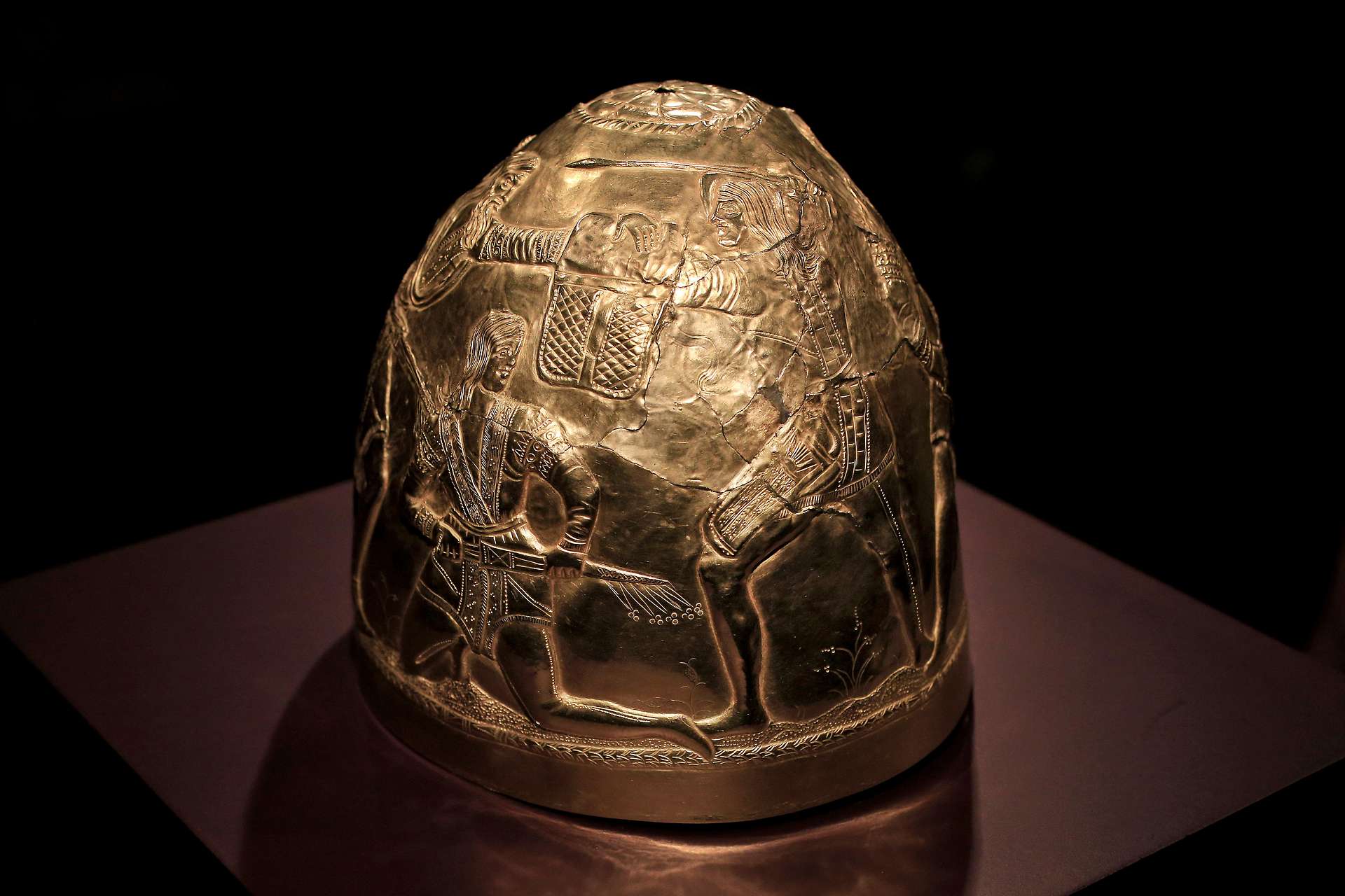 шлем "золото скифов" из коллекции музея Крыма