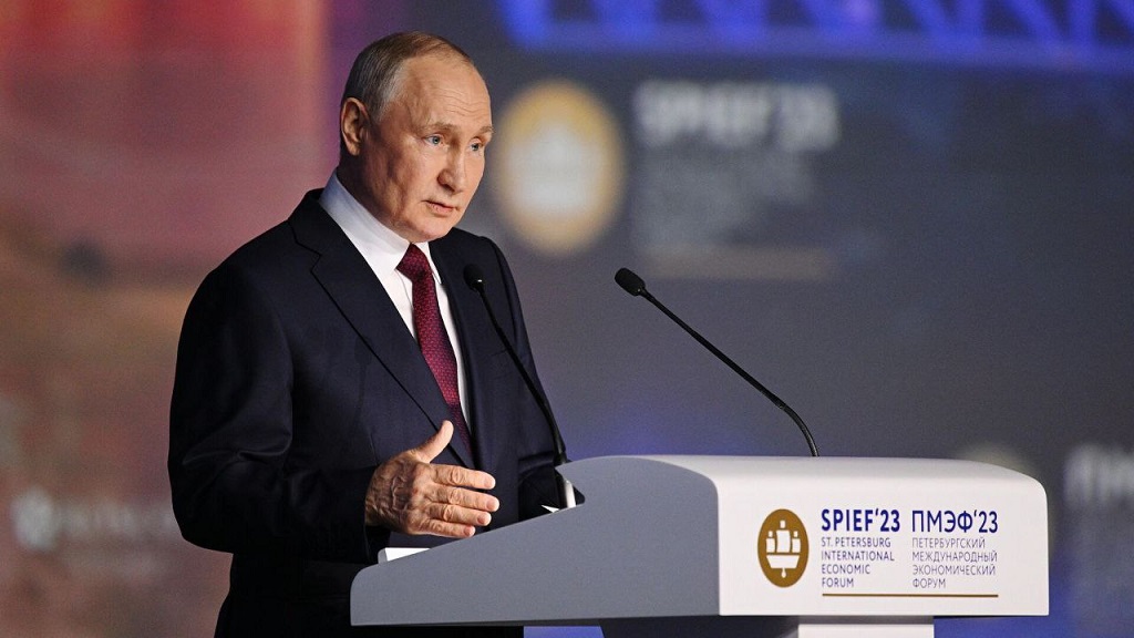 Владимир Путин выступил на ПМЭФ в Санкт-Петербурге