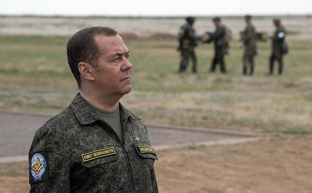 Медведев заявил, что СВО закончится быстро после прекращения поставок оружия Запада ВСУ