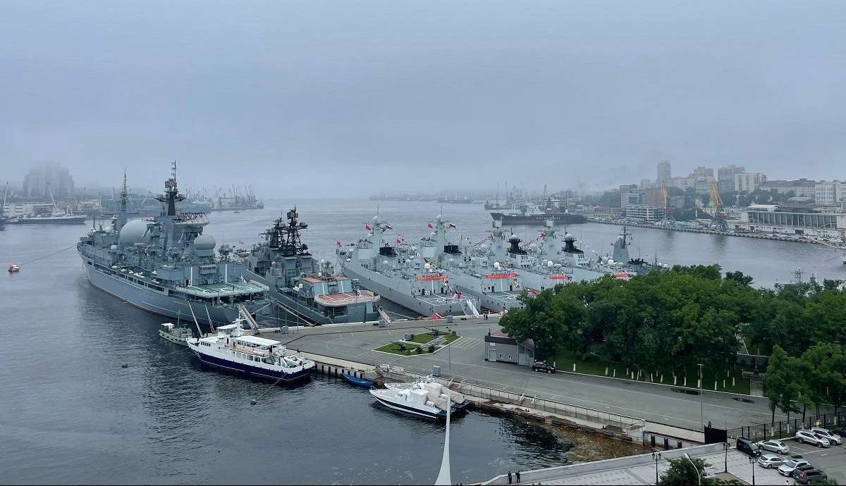 Во Владивосток с деловым заходом прибыл отряд боевых кораблей Военно-морских сил НОАК