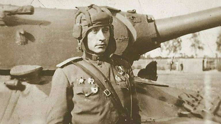 Советский танкист, старший лейтенант Зиновий Григорьевич Колобанов