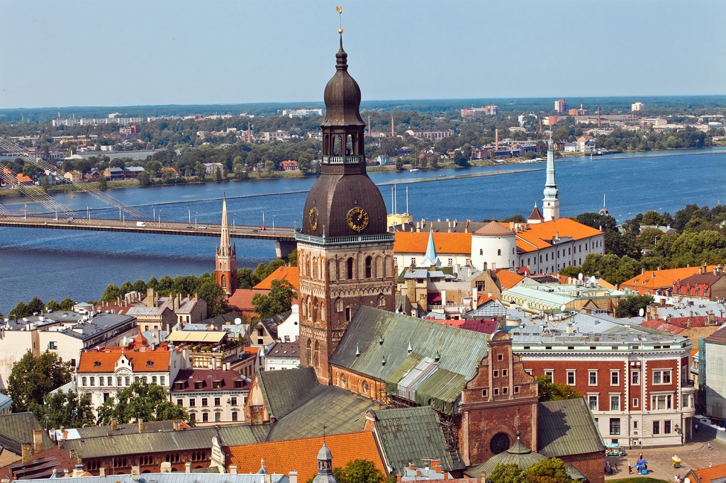 Российских граждан обяжут покинуть Латвию в случае провала языкового экзамена
