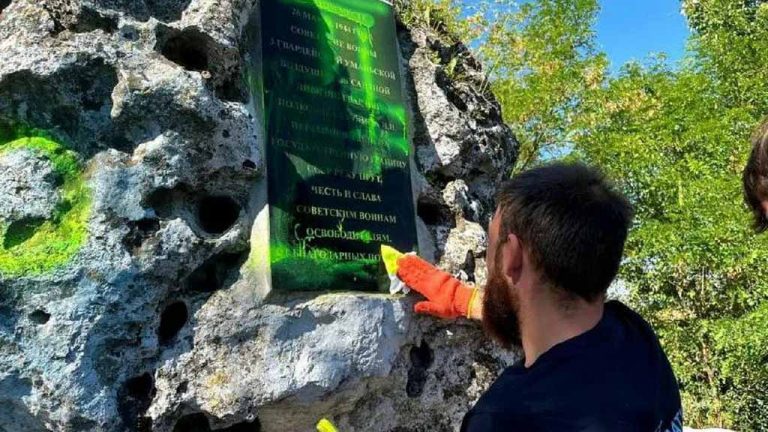 Молдавские нацисты продолжают осквернять памятники советским войнам