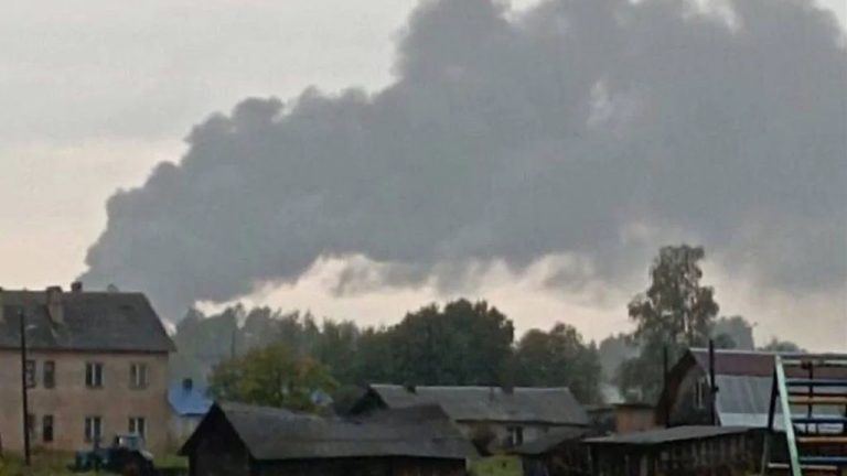 Киевский режим совершил террористическую атаку с применением БПЛА коптерного типа на военный аэродром в Новгородской области