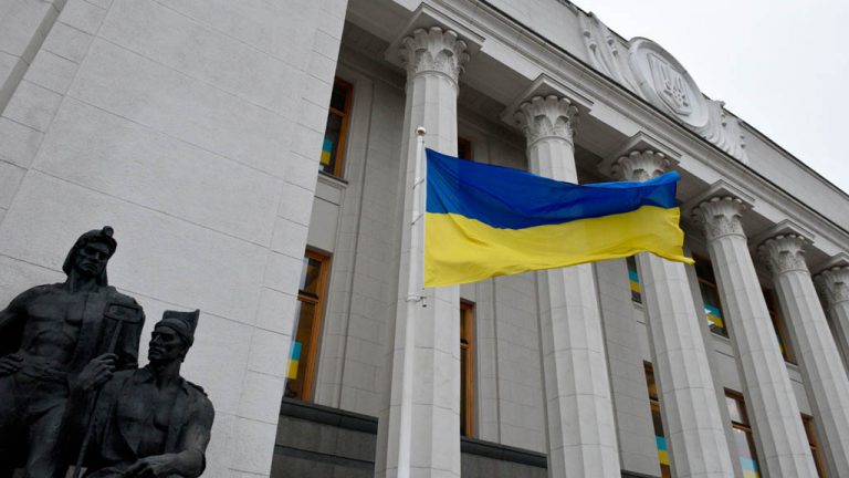 Верховная рада Украины хочет запретить в Крыму школы на русском языке