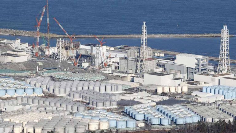 Япония официально приняла решение о начале сброса воды с Фукусимы