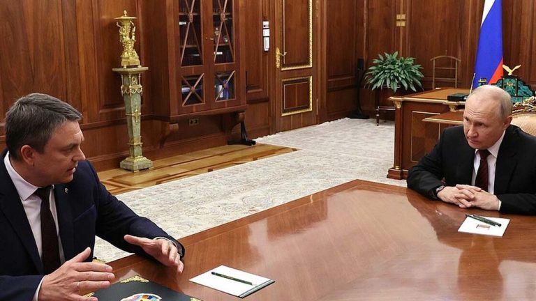Владимир Путин провел рабочую встречу с врио главы ЛНР Леонидом Пасечником