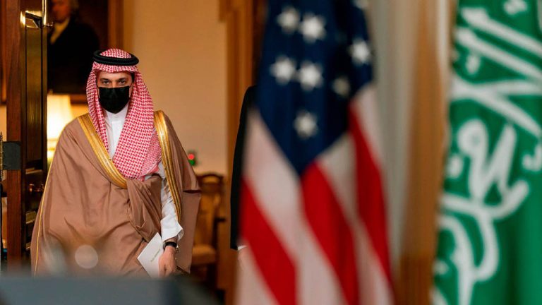 Саудовская Аравия дистанцируется от США