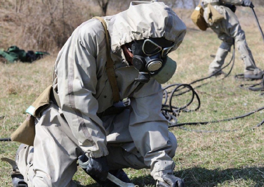Войска РХБ защиты ЮВО провели тренировку по дезинфекции техники