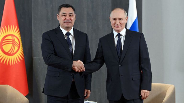 Путин поздравил Садыра Жапарова с Днем независимости Кыргызстана