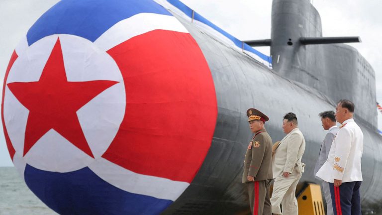 В КНДР спустили на воду подводную лодку, оснащенную тактическим ядерным оружием