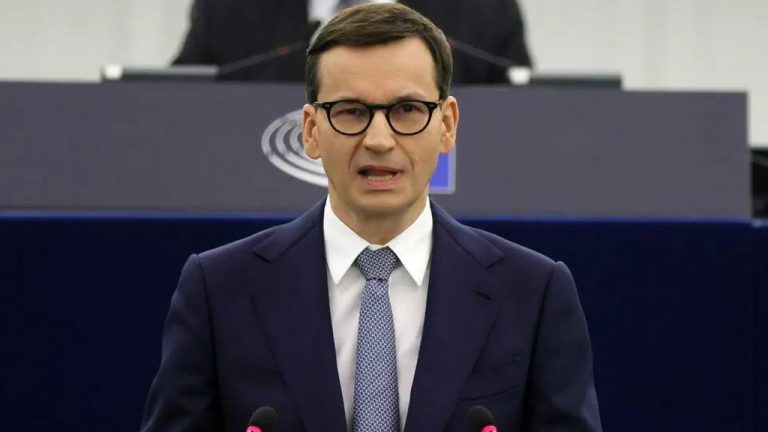 Еврокомиссия Польше не указ