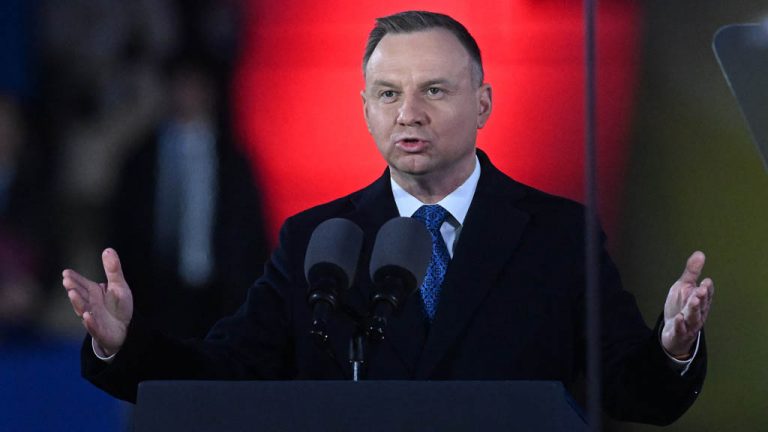 Президент Польши Анджей Дуда сравнил Украину с утопленником, «который может затянуть на глубину»