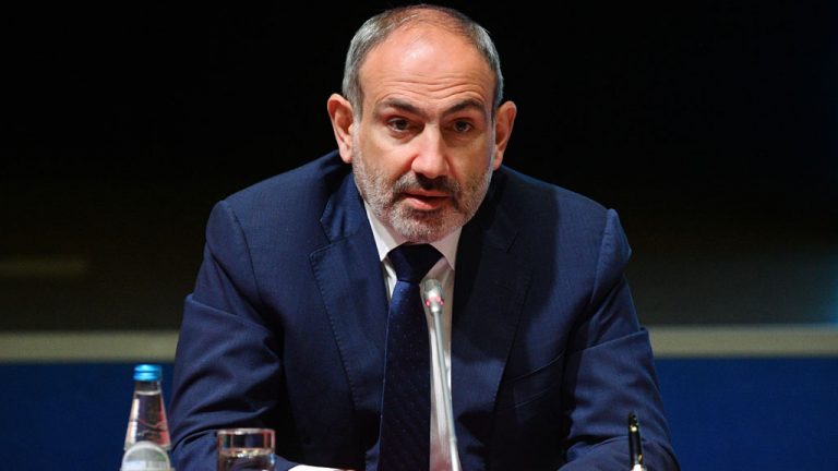 Пашинян на фоне событий в Карабахе заявил, что не намерен подавать в отставку