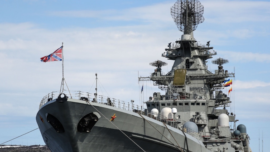 Конфуз в Конгрессе: Кори Миллс поздравил ВМС США изображением крейсера «Пётр Великий»