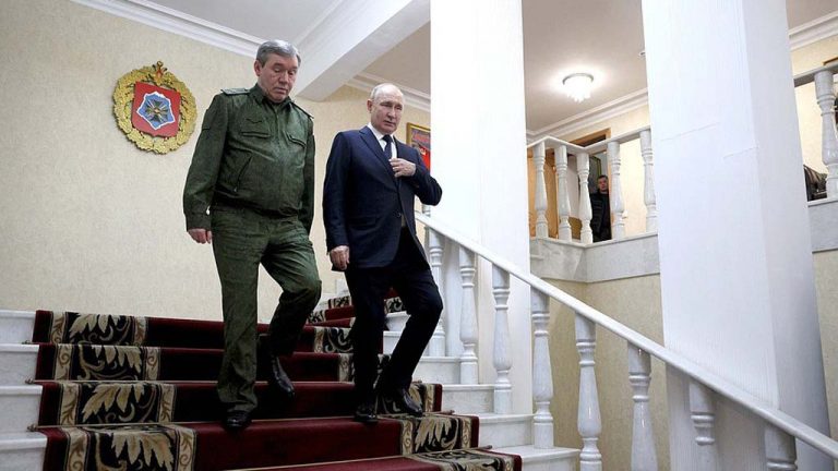 Путин посетил штаб группировки участвующей в СВО