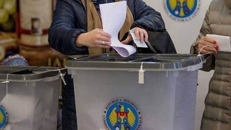 Партия власти проигрывает выборы в Молдавии