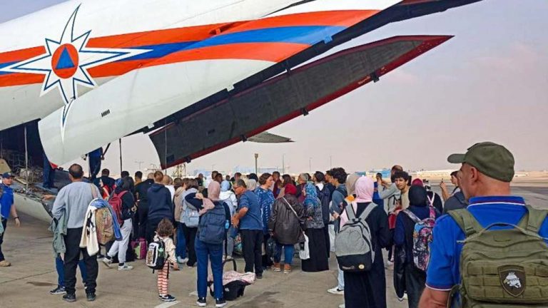 МЧС эвакуировало очередную группу российских граждан из сектора Газа