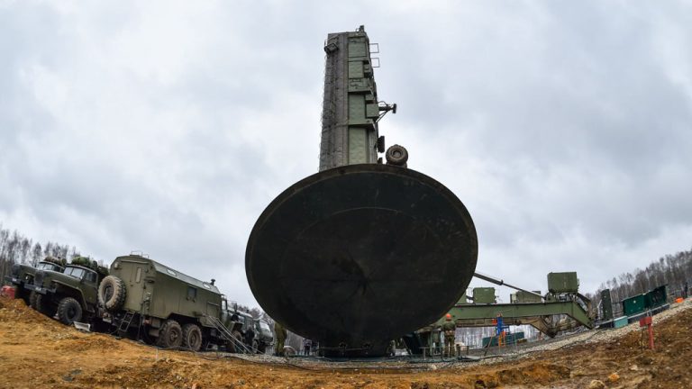 Соединение РВСН в Калужской области загрузило МБР «Ярс» в пусковую шахту