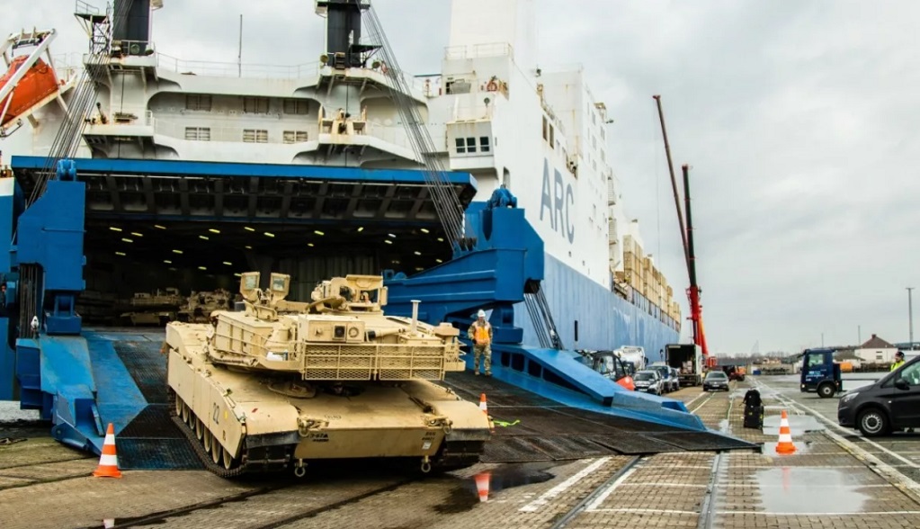 танк НАТО прибыл в Европу