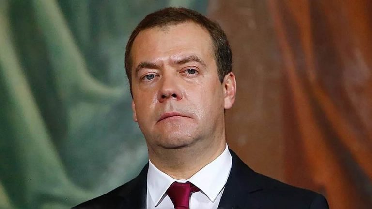 Дмитрий Медведев объяснил отмену выборов на Украине