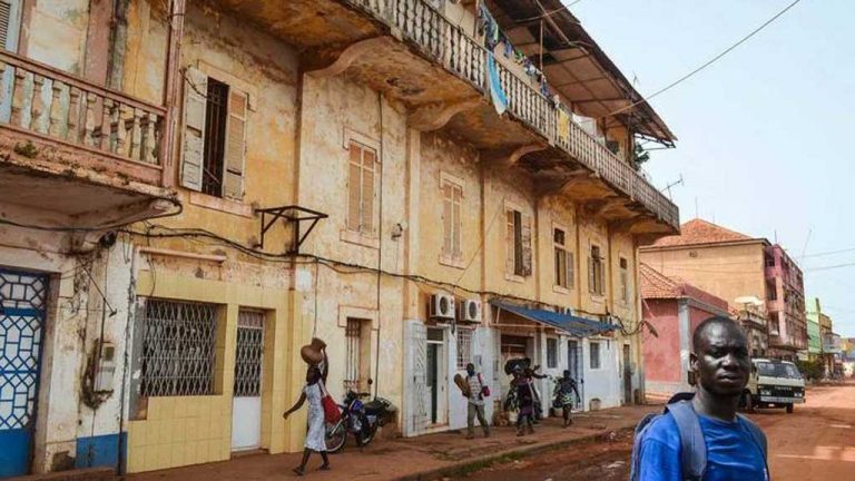 В Гвинее-Бисау началась стрельба после попытки военных освободить министра