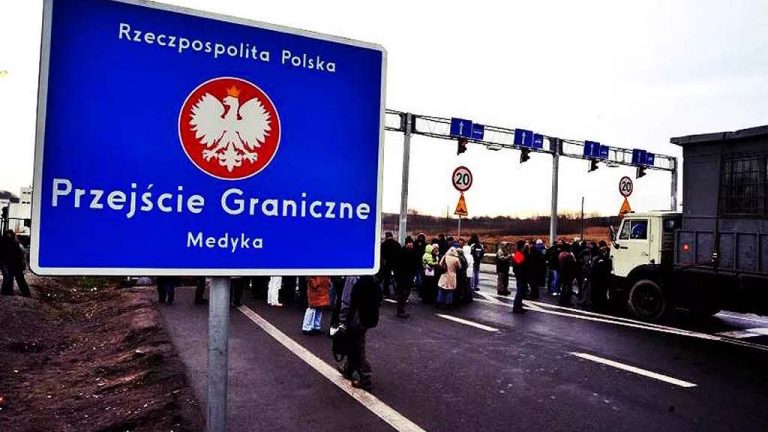 На польско-украинской границе застряли тысячи грузовиков