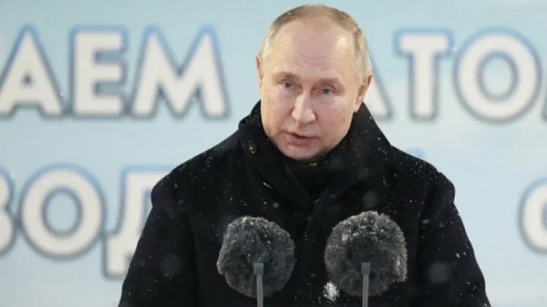 Путин назвал комплексное освоение Арктики приоритетом для России