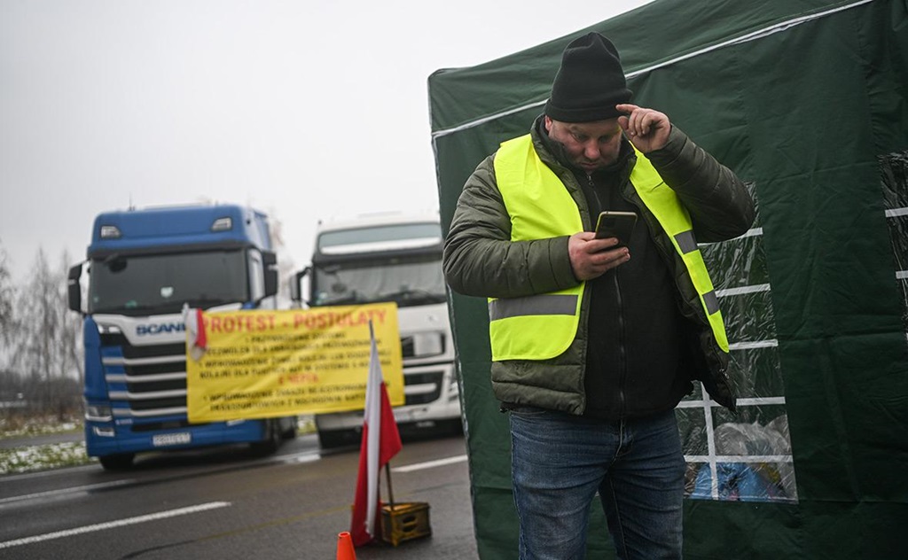 КПП на границе Польши и Украины вновь заблокировали польские перевозчики