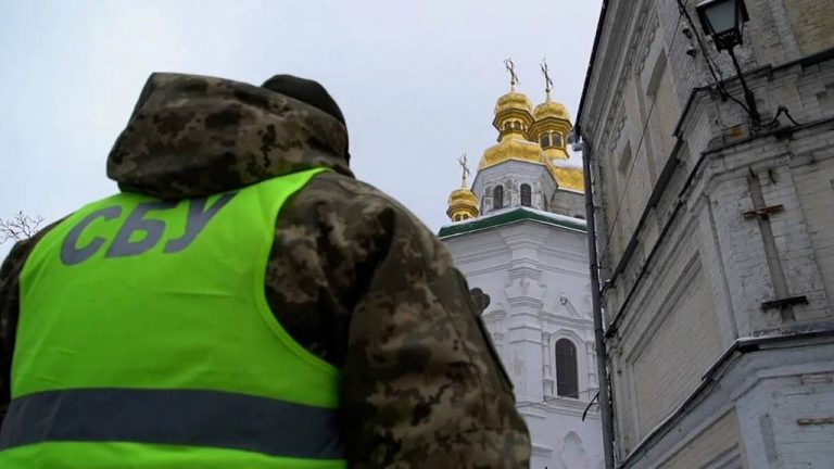 Запад использует Рождество на Украине для разжигания вражды между верующими