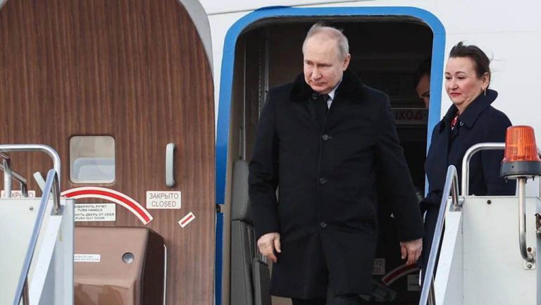 Президент РФ Владимир Путин впервые прилетел на Чукотку с рабочей поездкой