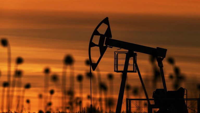 США возобновили импорт нефти из России, несмотря на санкции