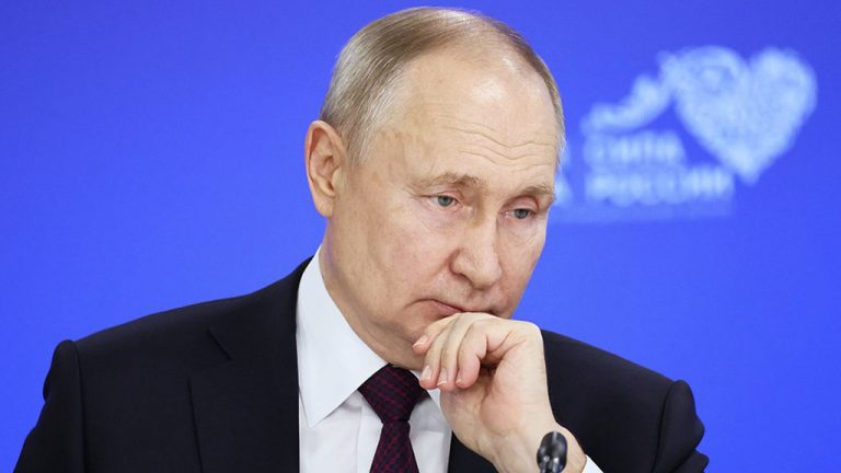 Путин заявил, что если бы Украина продолжила переговоры, все бы закончилось 1,5 года назад