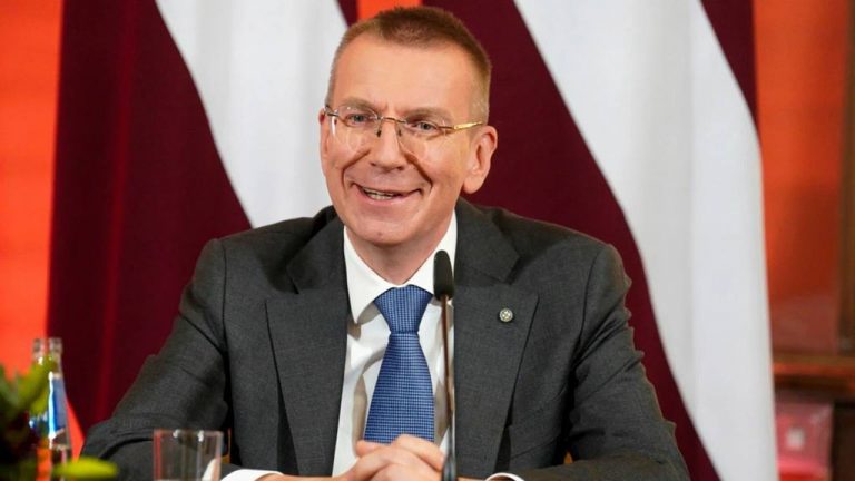 Президент Латвии призвал Запад поддерживать Украину «до победы»