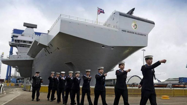 Британия готова отправить в Красное море авианосец