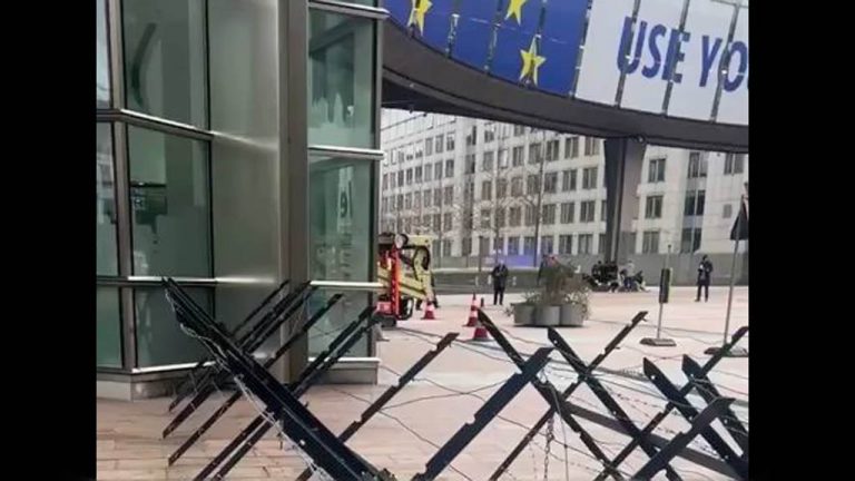 Европарламент готовится к осаде со стороны протестующих фермеров